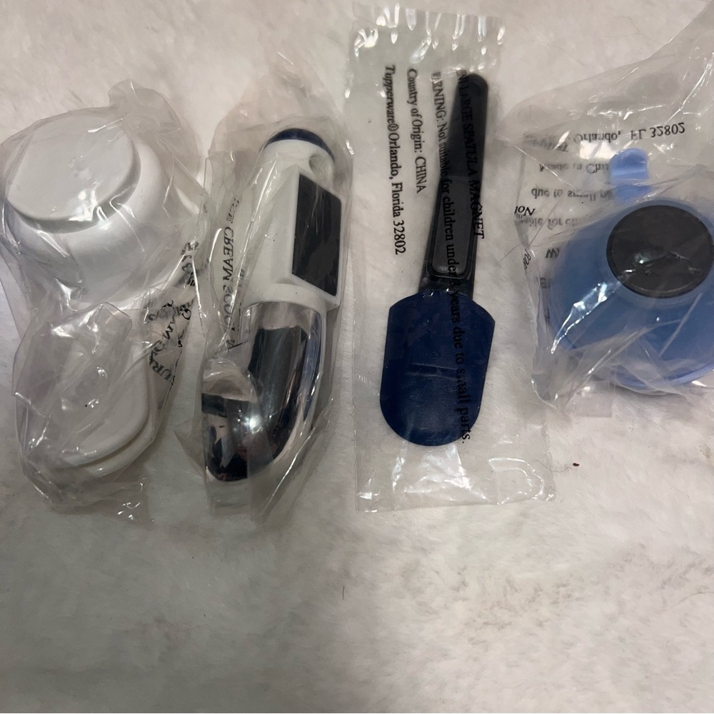 TUPPERWARE MAGNET/KEYCHAIN MINI LOT OF 5 BRAND NEW LOT 2 - Picture 3 of 6